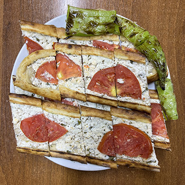 Peynirli Sebzeli Pide